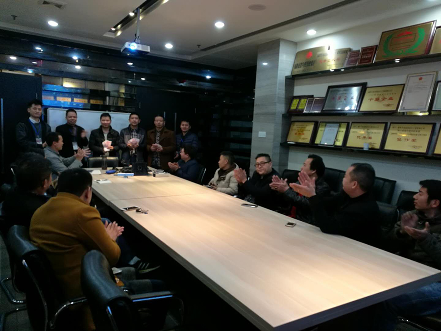 頒獎(jiǎng)圖片.jpg 頒獎(jiǎng)圖片.jpg