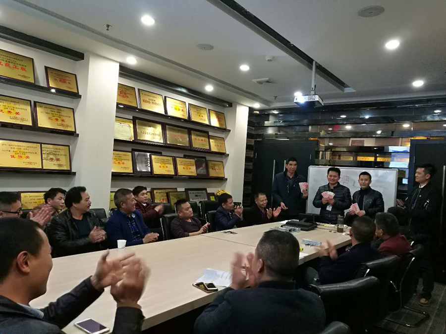 頒獎(jiǎng).jpg 頒獎(jiǎng).jpg