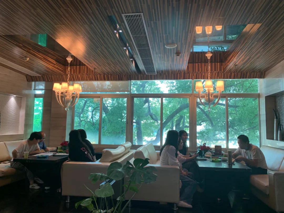 業(yè)主也設(shè)計(jì)師交談 業(yè)主也設(shè)計(jì)師交談