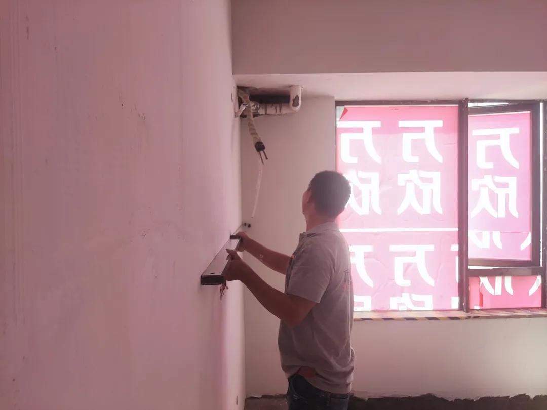 檢查墻面平整度和垂直度 檢查墻面平整度和垂直度